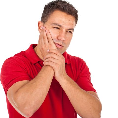 Brunette pain portraying pain from a broken second molar and wondering how to find the best dentist to save the tooth
